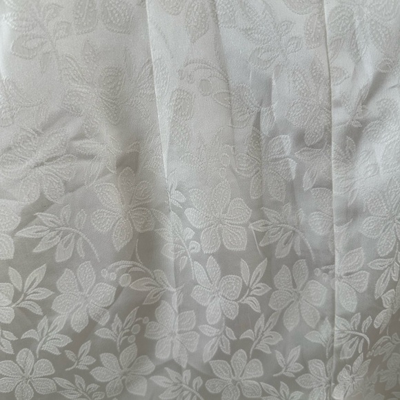 Lulu's White Puff Sleeve Fitted Floral Romper Size Medium - Picture 2 of 4